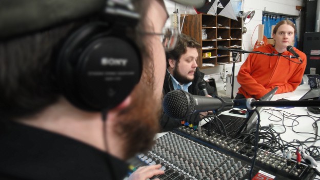 slide-streaming-radio